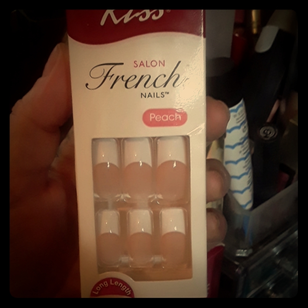 Kiss nails